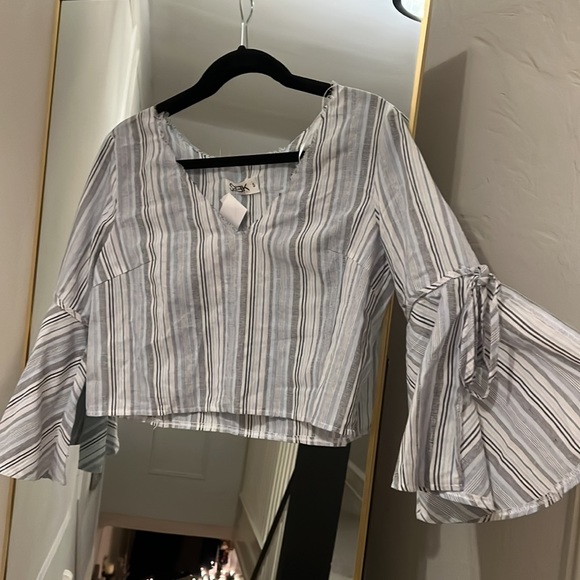 LF Seek the Label V Neck 3/4 Bell Sleeve Striped Crop Top Blouse NWT - Picture 6 of 13